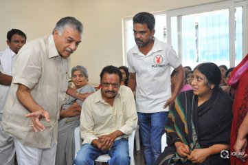 Celebs Pay Condolences to C Narayana Reddy